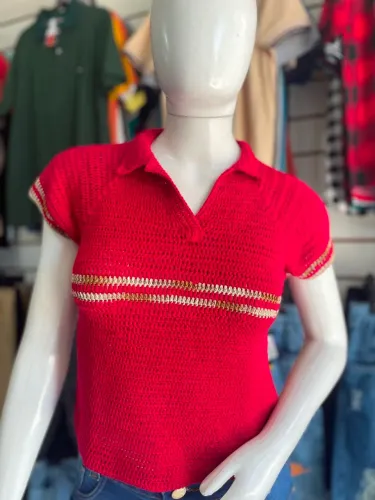 Blusa polo de crochê vermelha
