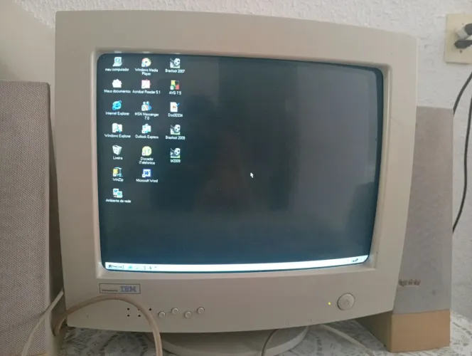 Vendo monitor original IBM PERFEITO ESTADO