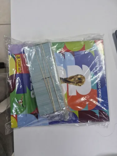 Álbum da Copa 2026 CAPA DURA  + TODAS AS FIGURINHAS PARA COLAR