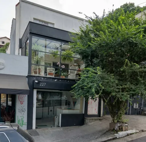 Casa comercial na Rua Girassol, 227  240 m²