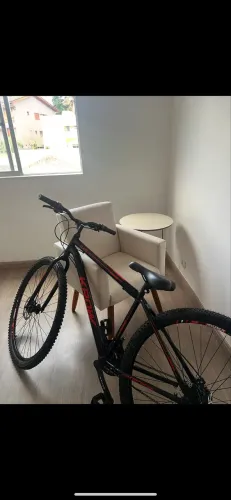 Bicicleta nova nunca usada montada