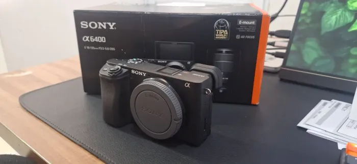 Sony a6400 (pouco usada)