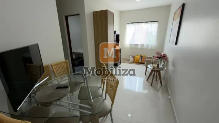 Apartamento todo no porcelanato com 2 quartos no Condomínio Rio Verde com 45m²
