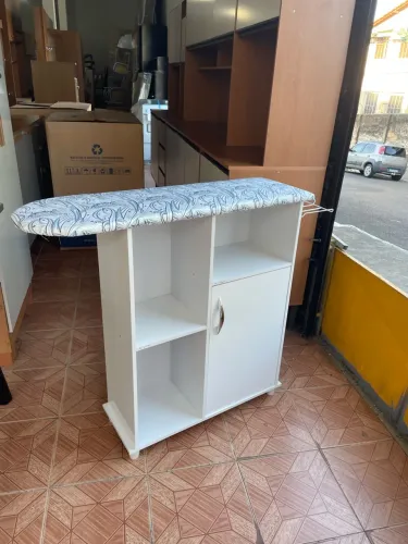 Vendo tábua de passar roupa com armário organizador, produto NOVO!