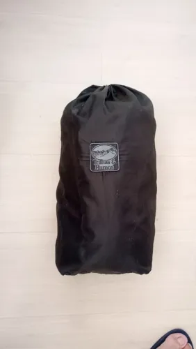 Saco de dormir Trilhas & Rumos Vinho em náilon com forro interno em tecido respirável