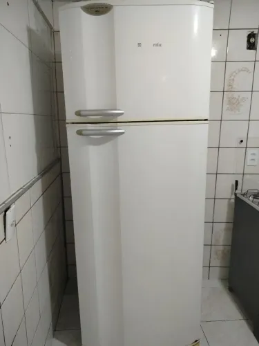 Geladeira não está funcionando a parte de baixo somente o congelador 