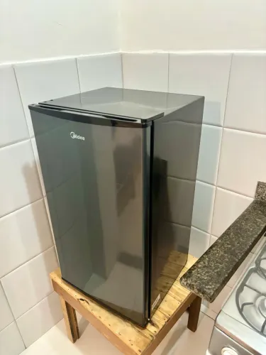 FRIGOBAR Black Edition Preto 93L - Mideia 