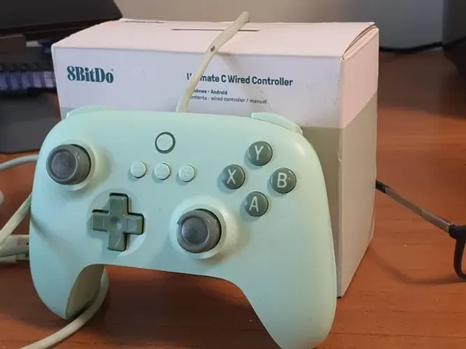 Controle 8BitDo Ultimate C verde com fio + caixa