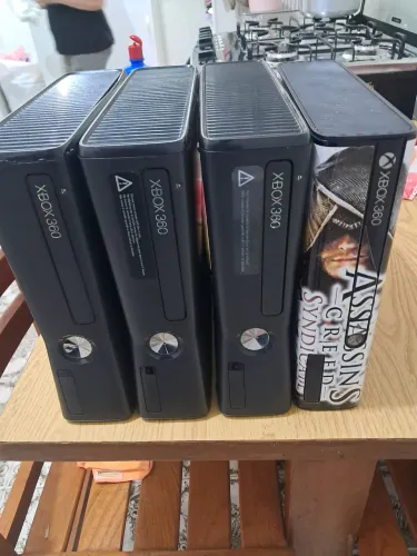 04 Xbox 360 slim com defeito pra concerto ou tirar peças