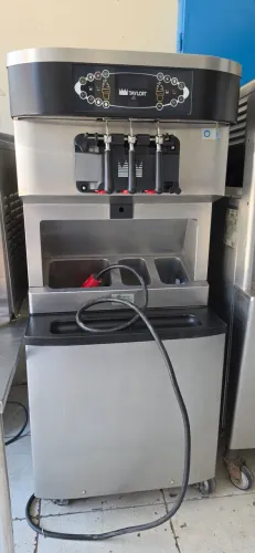 Máquina de sorvete Taylor C716