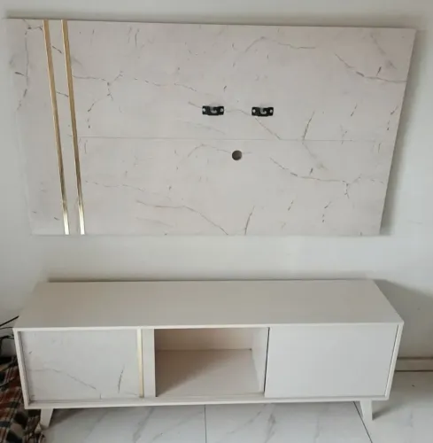 Estante com painel pra TV, apenas 500 reais 