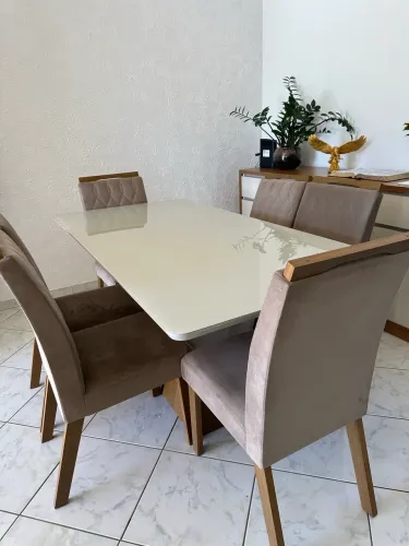 Mesa de jantar com 6 cadeiras