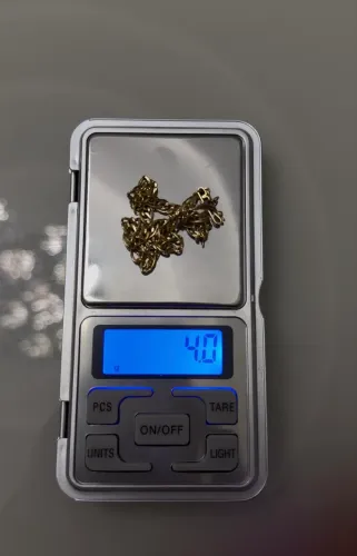 Vendo essa pulseira ouro 18k com 4g estilo fino e elegância
