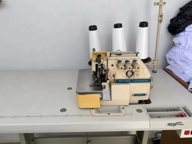 Overloque industrial 3 fios MAQI LS700