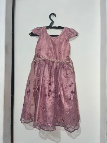 ,,Roupa feminina, vestido alinhado para festa