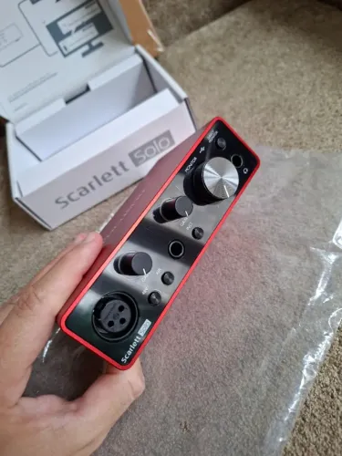 Interface De Audio Focusrite Scarlett Solo 3rd Geração 24 bits/192 kHz
