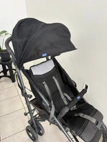 Carrinho de Bebê Chicco Lite Way, modelo guarda-chuva - Ótimo Estado.