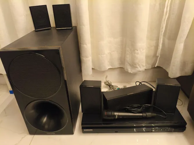Home Theater Samsung HT-E550K/ZD 5.1 1000W Completo com Subwoofer e Microfone