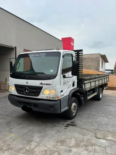 Caminhão Mercedez Benz Accelo 815