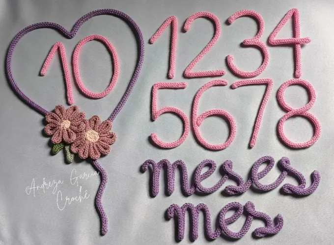 Kit mesversário em tricotin 