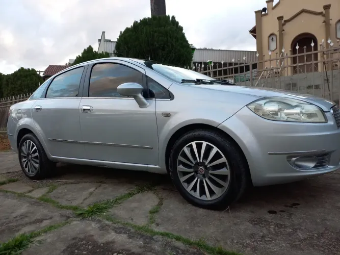 Fiat Linea Essence Dualogic 1.8 Flex 16V 4P 2012