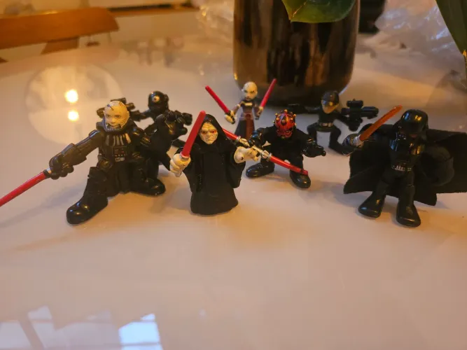Bonecos coleção Star Wars Galactic Heroes