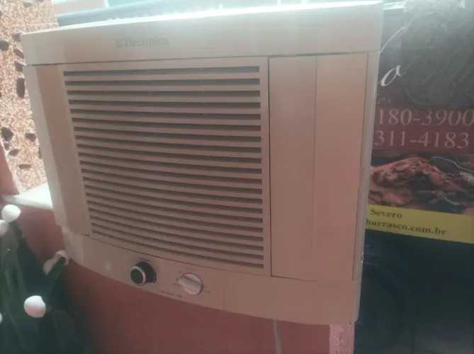 Vendo ar condicionado d janela Brastemp 127vlt funcionando perfeitamente. $400,00 