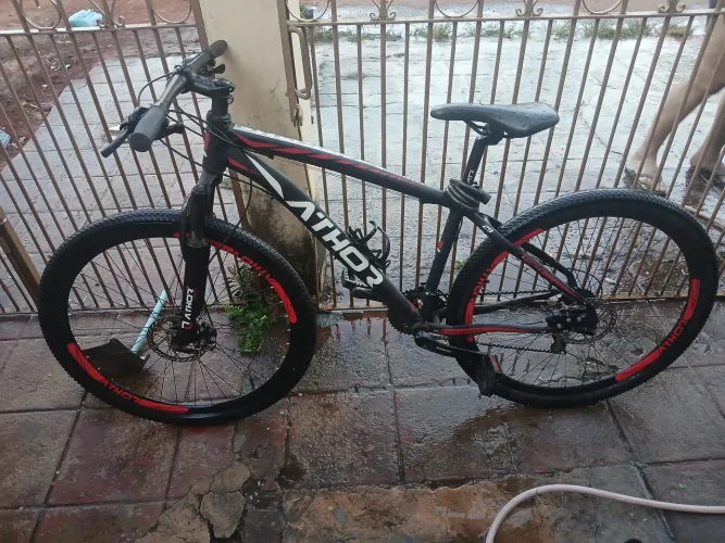 Bicicleta Aro 29 com Marchas - Usada em Bom Estado