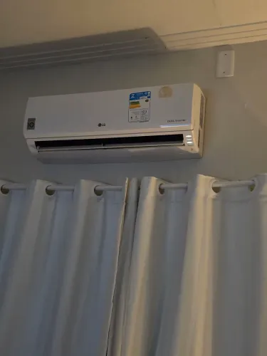 Ar Condicionado LG Inverter 9000 Btus usado Funcionando perfeitamente