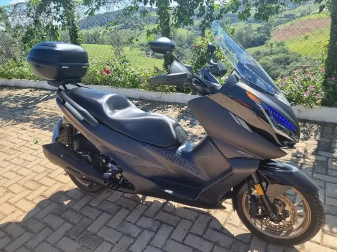 Scooter Zontes 350e - 1800KM, sem detalhes