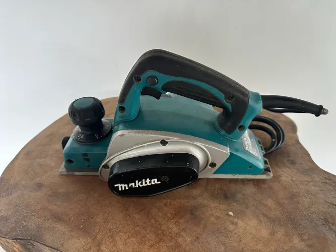 Plaina elétrica Makita 620W