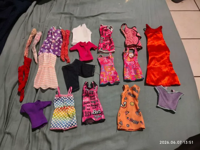 Lote roupa de Barbie