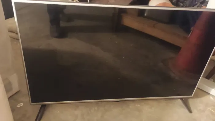 Tv LG 50. Tela trincada. Retirada de peças