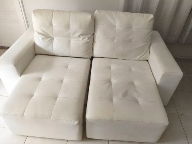 Sofá retrátil couro branco 