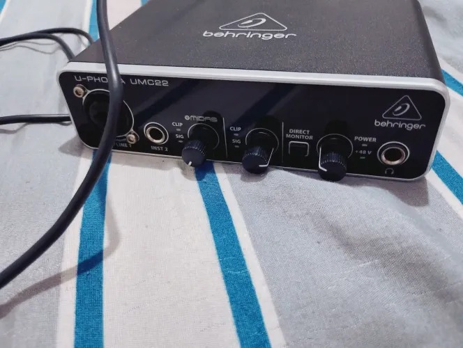 Interface de áudio behringer u phoria umc22