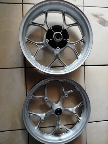 PAR DE RODADOS NC 750X ORIGINAIS 2020 ATÉ 2025