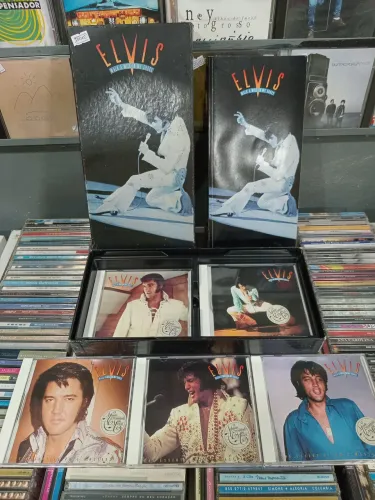 Box Elvis Presley com 5 cds e Revista
