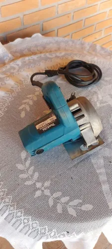 Máquina Makita , 110 volt.