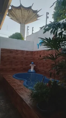 Vendendo uma piscina de 1000L