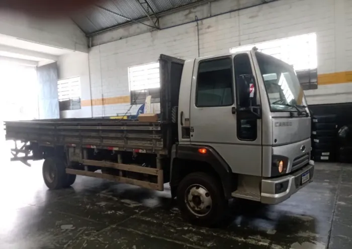 Ford Cargo 1119 ano 2016 com carroceria de 5,50 metros, em SP