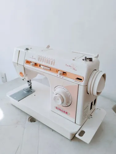 Máquina Singer Facilita Plus