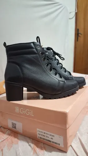 BOTA/COTURNO PRETO 40, SALTO MEDIO E SEMI NOVO 