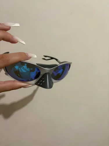 OAKLEY PLANTARIS CINZA COM LENTE POLARIZADA