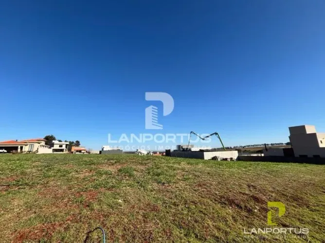 Terreno a venda com 472m² no Condominio Riviera Village -Cravinhos/SP