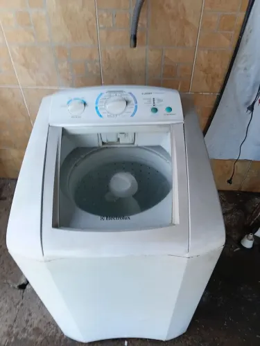 Máquina Electrolux 10kg entrego