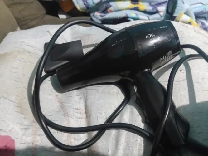 Vendo um secador taiff turmalina ions cerâmica usado funcionando bem entrega pelos