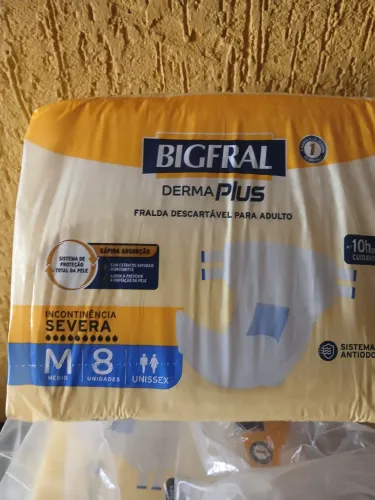 Vendo 6 pacotes de fralda adulto,tamanho M!  15 reais cada pacote