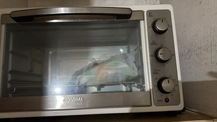 Vendo forno mondial 52 litros