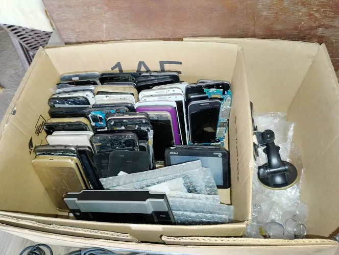 Lote de celulares e smartphones para peças ou conserto