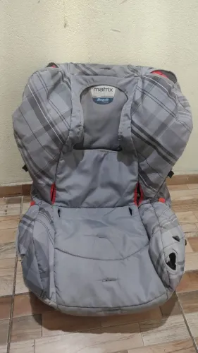 Cadeirão infantil para carro